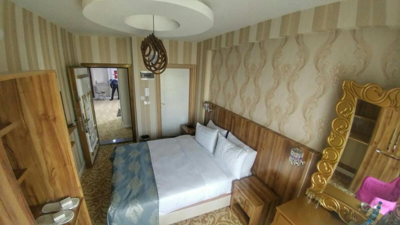 Crystall Hotel Van Bagian luar foto